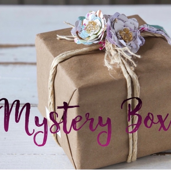 New Estée Lauder Mystery Box - Picture 1 of 1